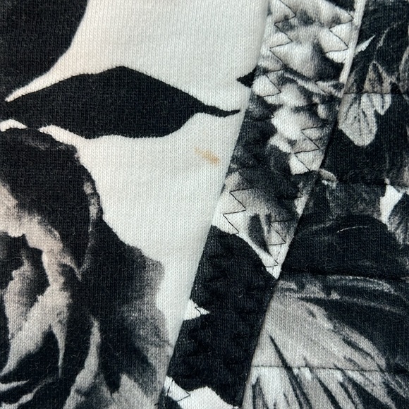 Lulu lemon sweater - Picture 7 of 11